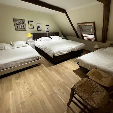 Holiday home Belle Maison De Avec Piscine Chauffee *